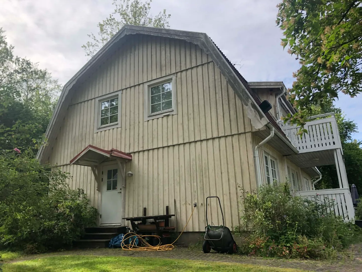 Före – Sedan 1994 har vi tvättat närmare 1000 fasader för villa och fastighetsägare.