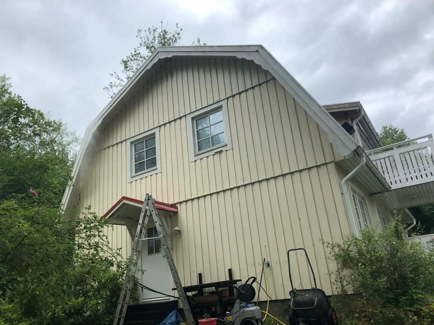 Efter – Sedan 1994 har vi tvättat närmare 1000 fasader för villa och fastighetsägare.